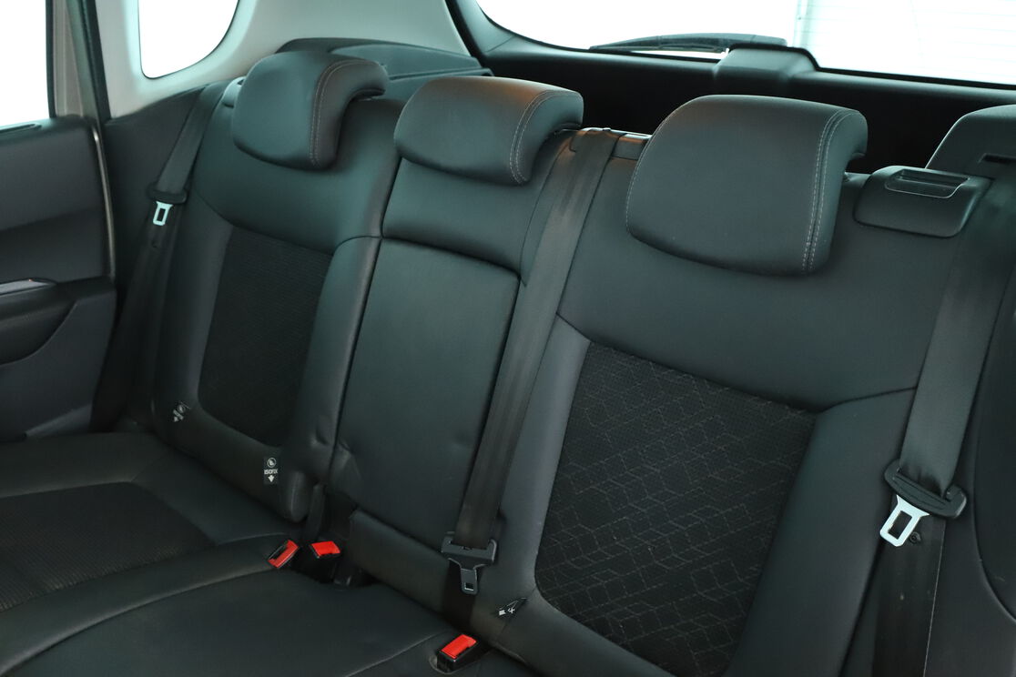 Intérieur sièges arrière depuis le côté conducteur