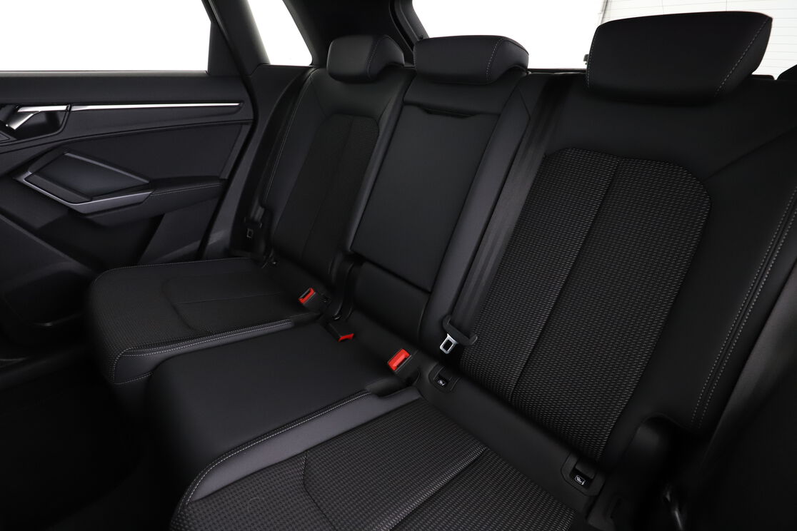 Interno sedili posteriori, dal lato guidatore