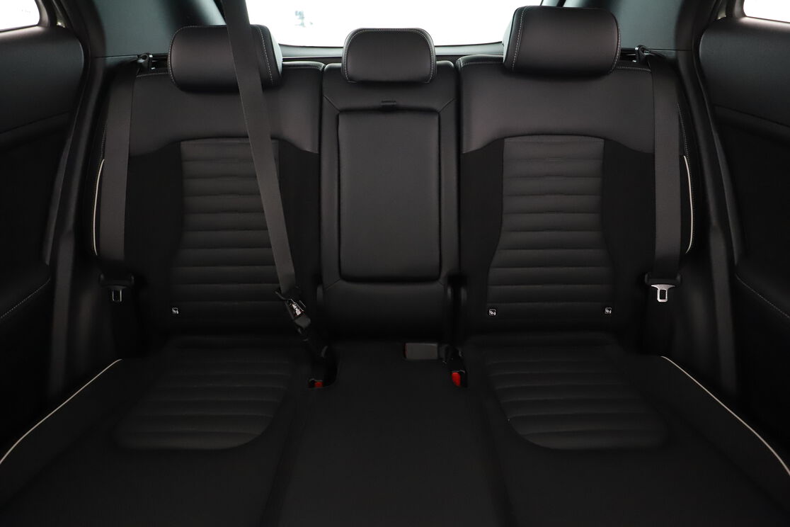 Intérieur côté conducteur depuis le siège arrière
