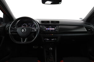 Intérieur avant de l'habitacle depuis le siège arrière