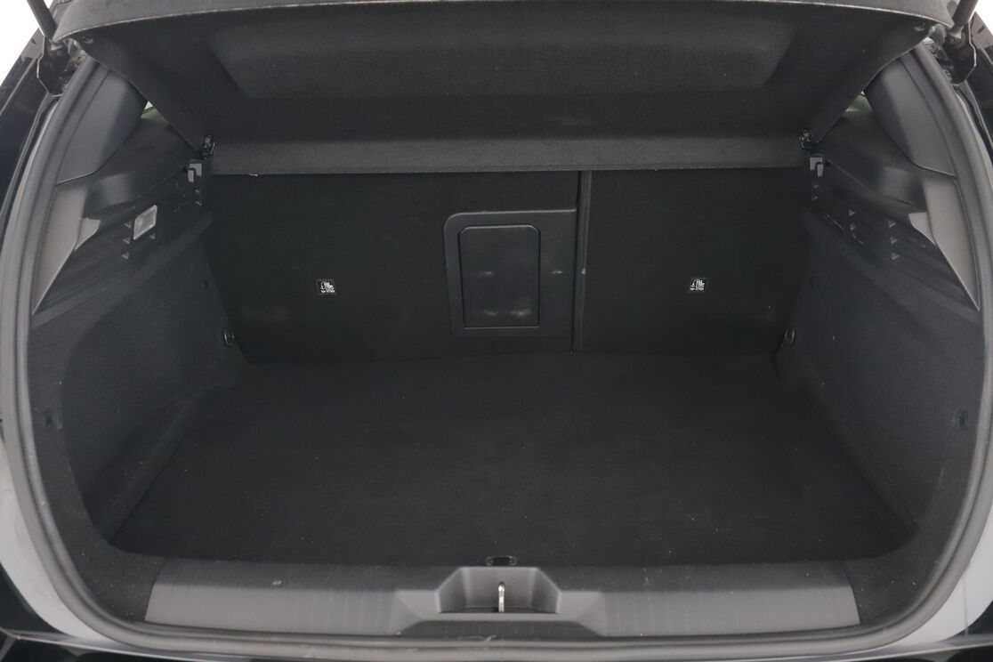 carDetails.imgAlt.interior.9