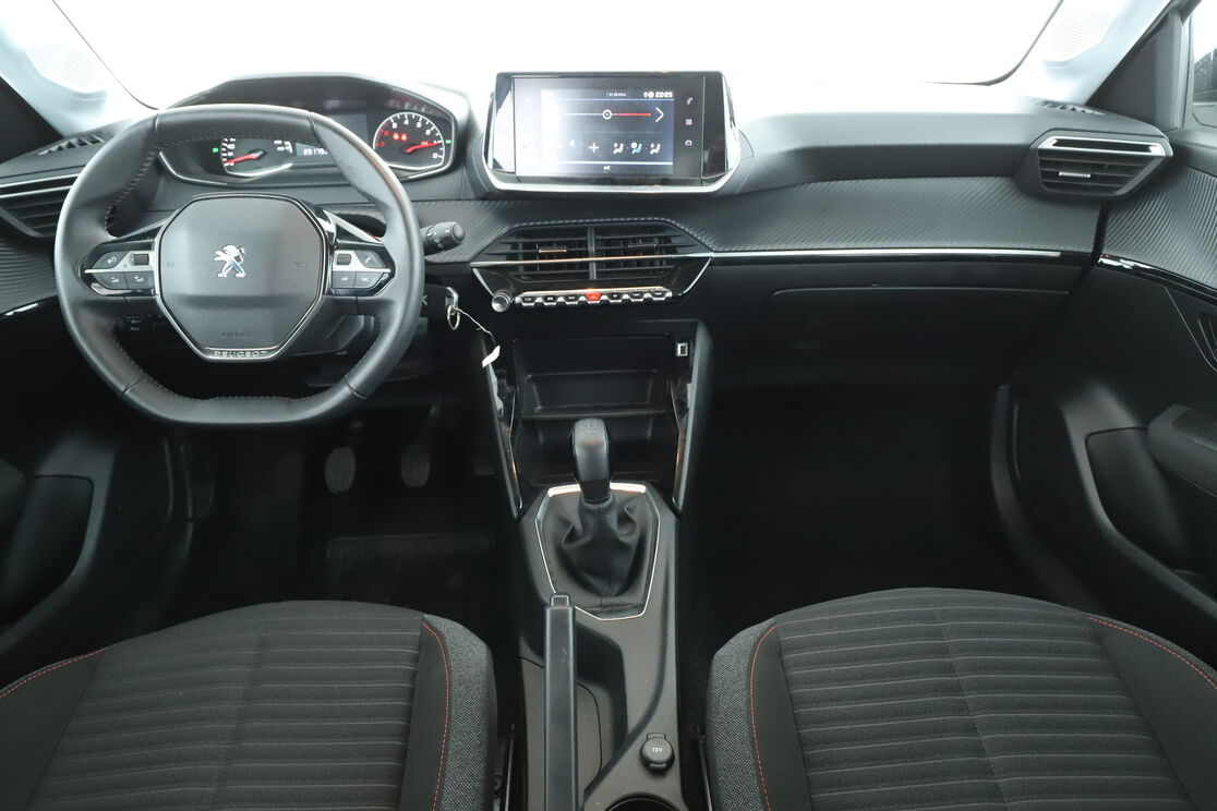 Intérieur avant de l'habitacle depuis le siège arrière