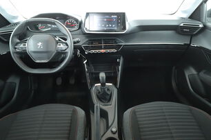 Intérieur avant de l'habitacle depuis le siège arrière