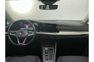 Interno anteriore dell'abitacolo, dal sedile posteriore