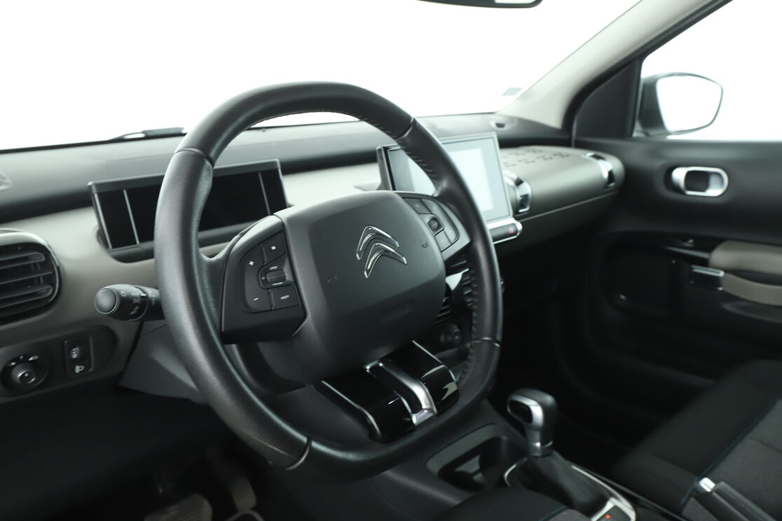 Intérieur côté conducteur 2