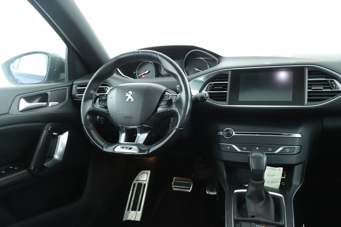 Intérieur côté conducteur depuis le siège arrière