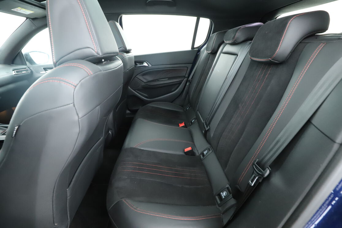 Intérieur sièges arrière depuis le côté conducteur