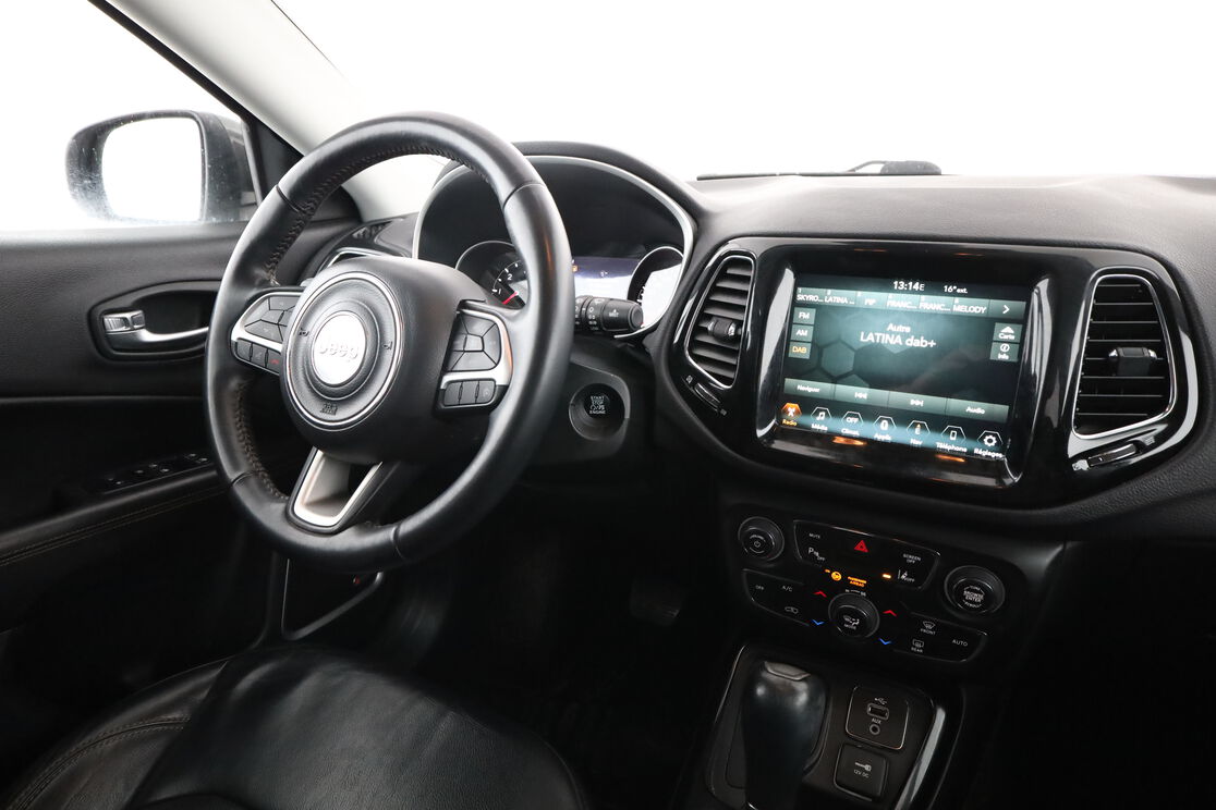 Intérieur côté conducteur depuis le siège arrière