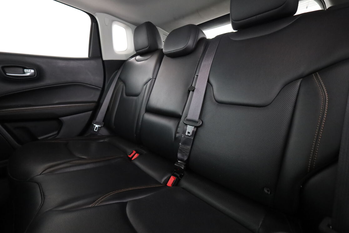 Intérieur sièges arrière depuis le côté conducteur