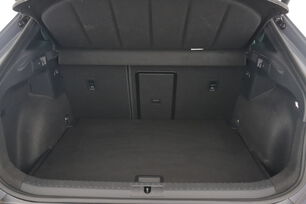 carDetails.imgAlt.interior.9