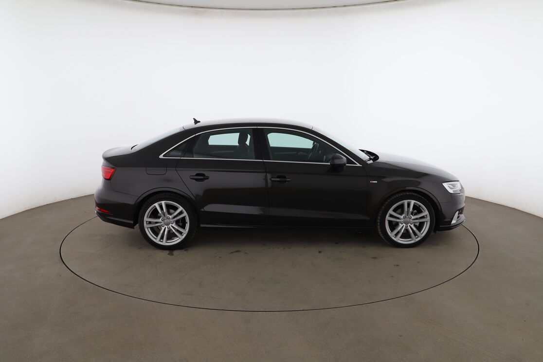 Extérieur côté droit