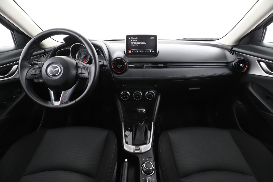 Främre interiör sett från baksätet