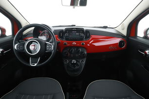 Vorderseite des Innenraums des Cockpits vom Rücksitz aus