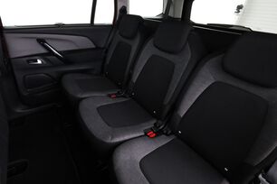 Interior asientos traseros lado del conductor