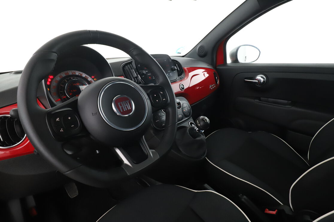 Interior frontal de la cabina desde el asiento trasero