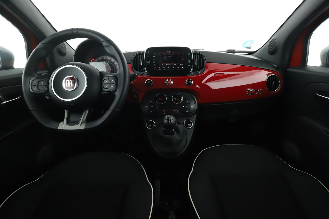 Interior lado del conductor desde el asiento trasero