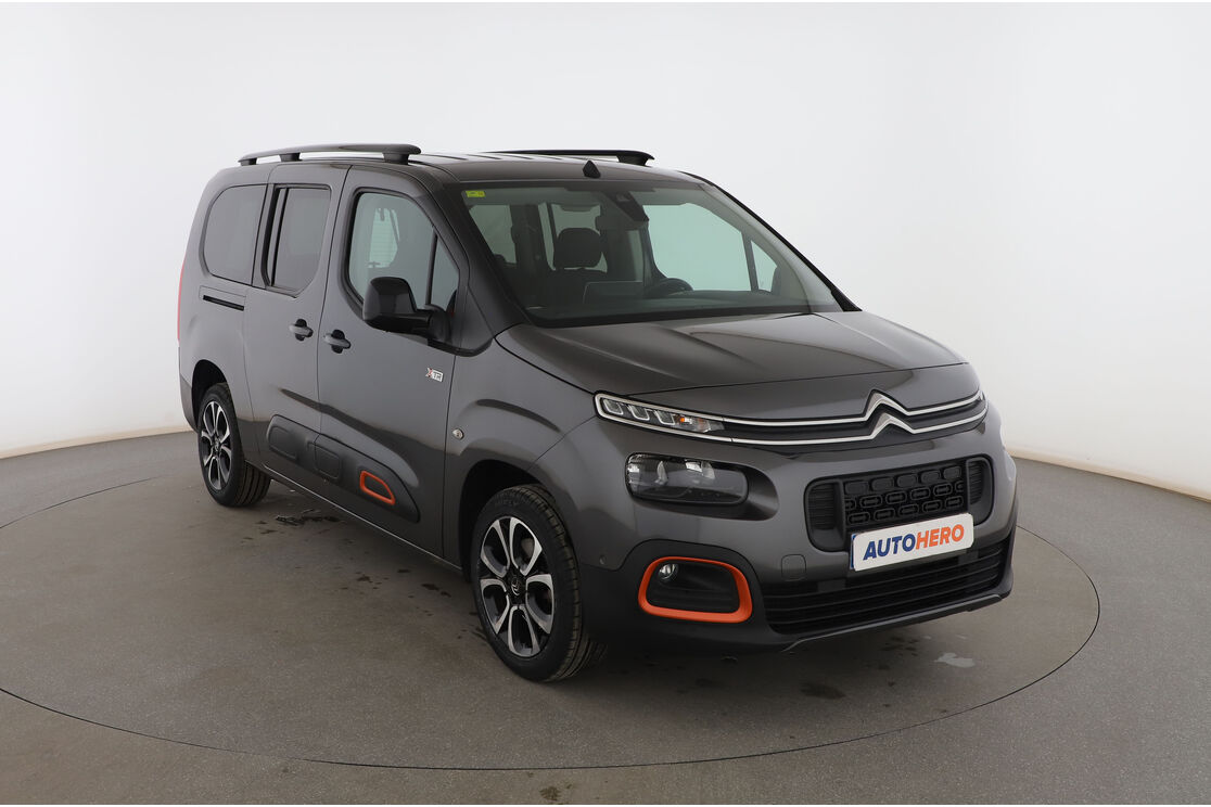 Exterior frontal derecho