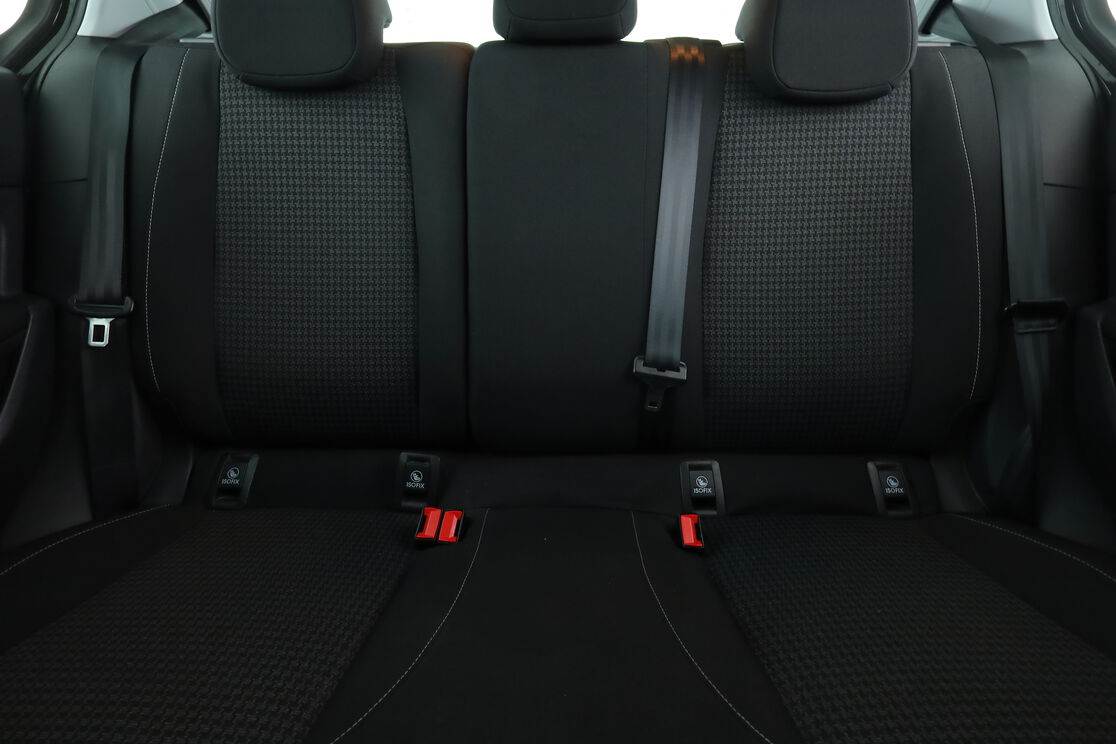 Intérieur côté conducteur depuis le siège arrière