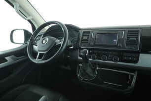 Innenraum der Fahrerseite vom Rücksitz
