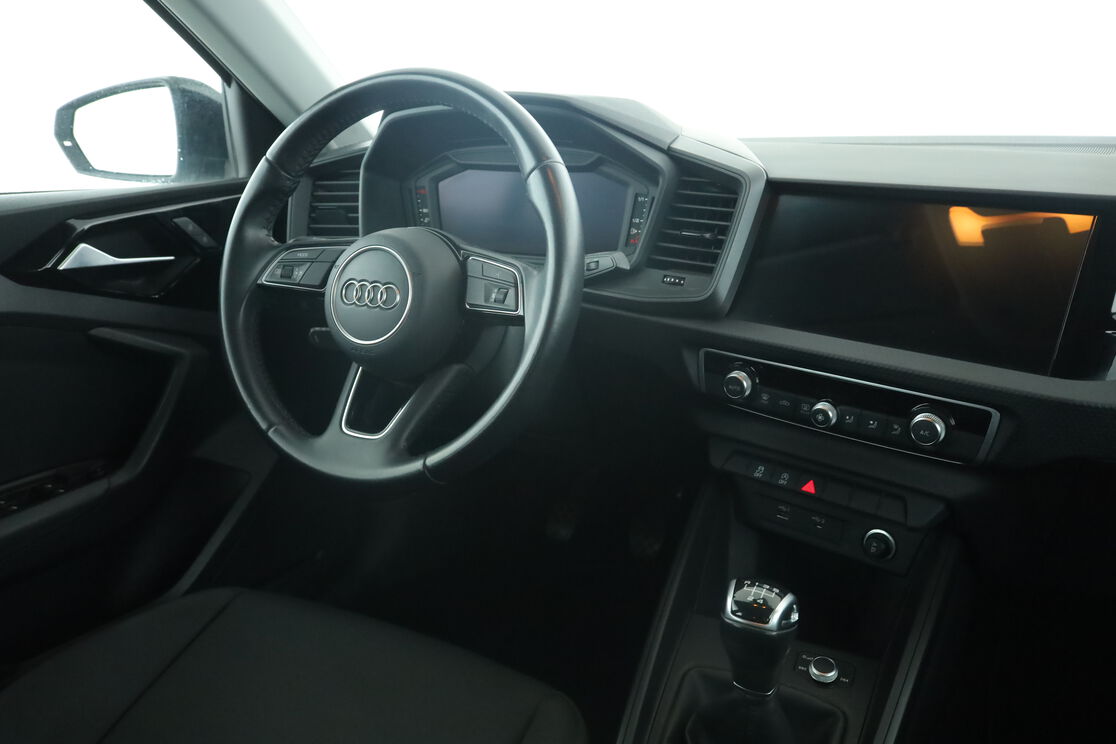 Intérieur côté conducteur depuis le siège arrière