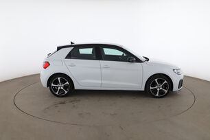 Extérieur côté droit