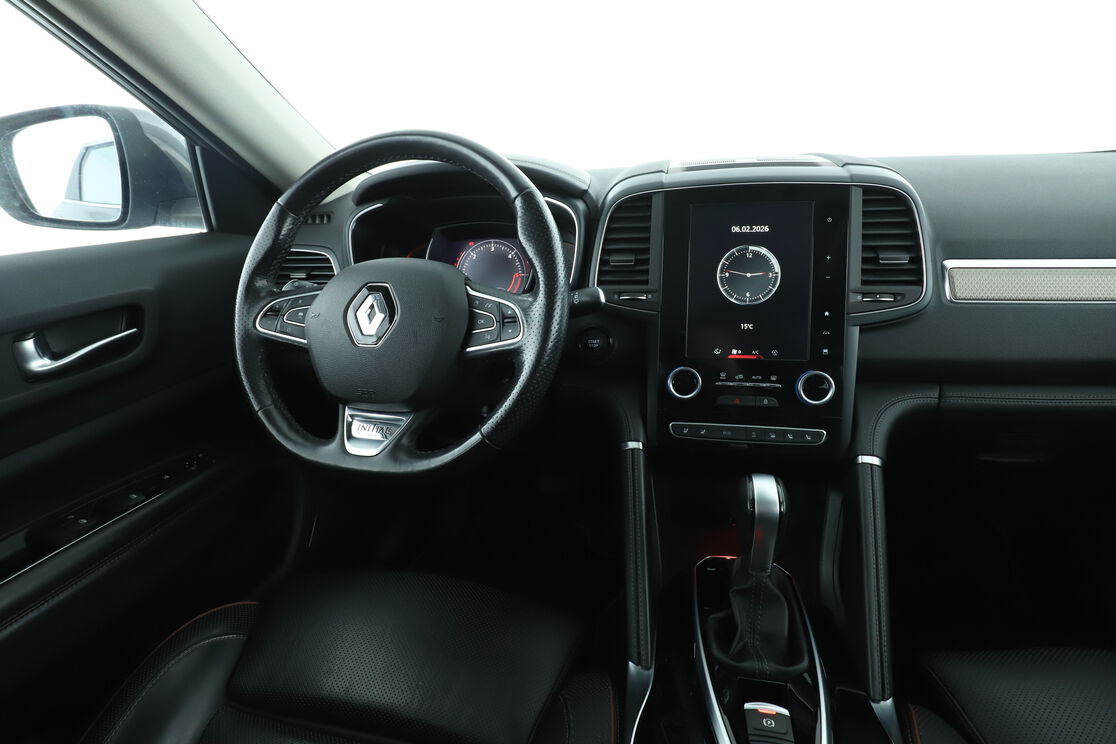 Intérieur avant de l'habitacle depuis le siège arrière