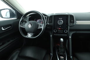 Intérieur avant de l'habitacle depuis le siège arrière