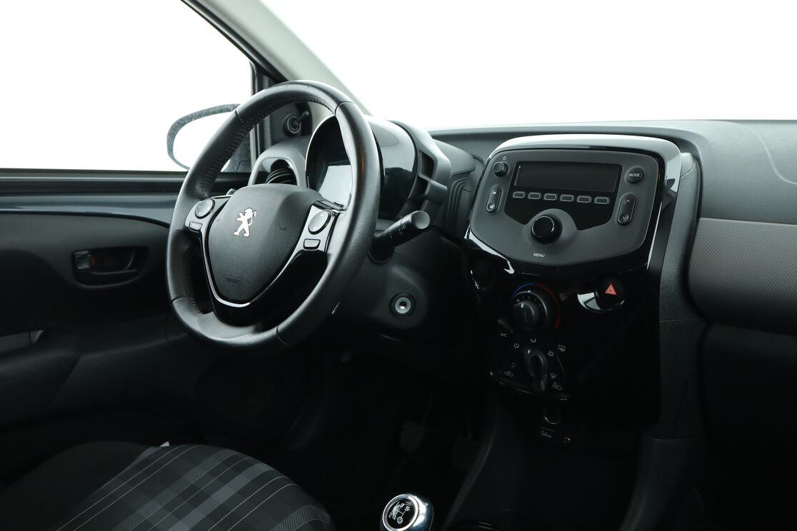 Intérieur côté conducteur depuis le siège arrière