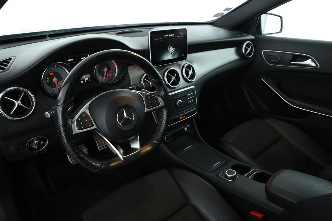 Intérieur côté conducteur 2