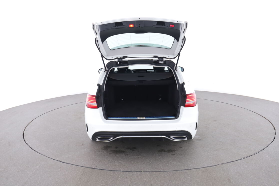 carDetails.imgAlt.interior.9