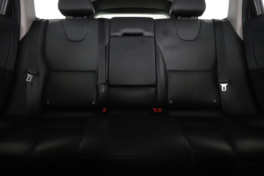 Tylne siedzenia od strony kierowcy