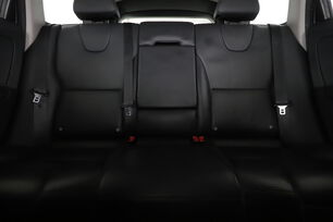 Tylne siedzenia od strony kierowcy