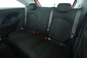 Interno sedili posteriori, dal lato guidatore