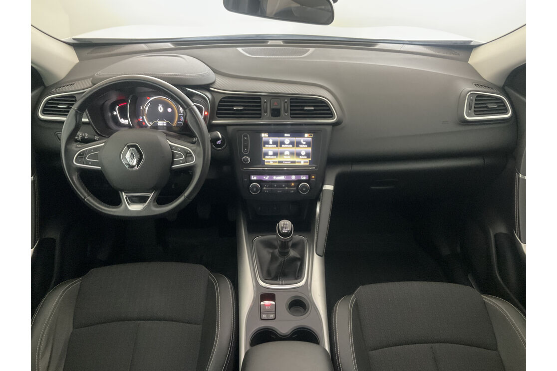 Interno anteriore dell'abitacolo, dal sedile posteriore