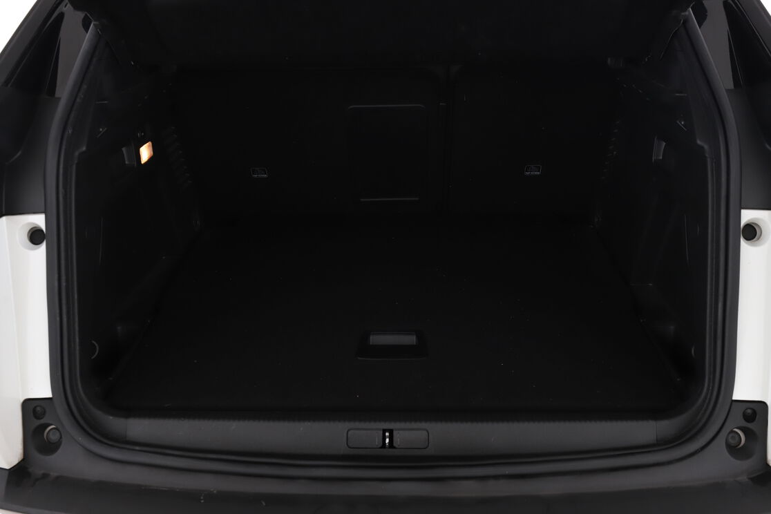 carDetails.imgAlt.interior.9