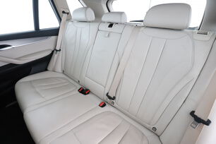 Interno sedili posteriori, dal lato guidatore