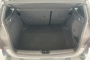 carDetails.imgAlt.interior.9