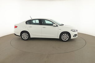 Extérieur côté droit