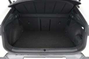 carDetails.imgAlt.interior.9