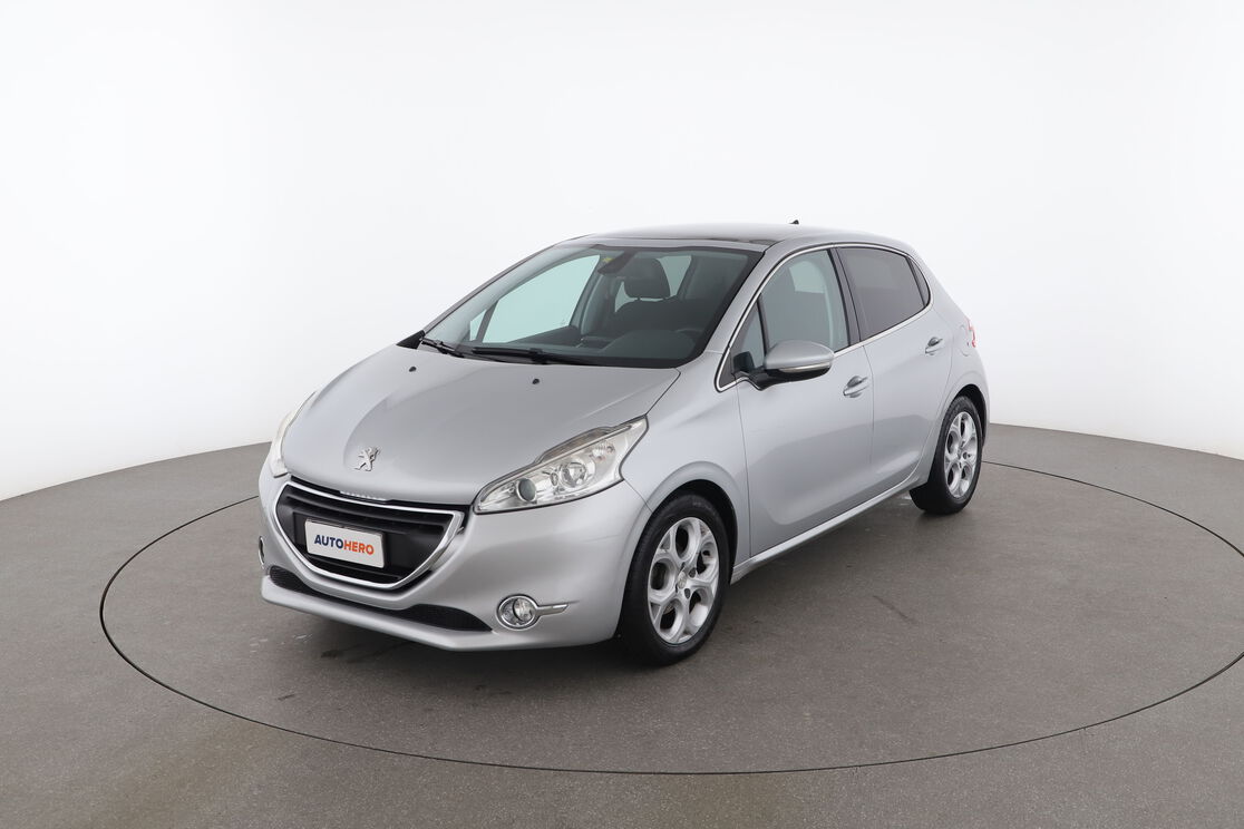 Tagliandi auto Peugeot 208 1.2 75 cv vs Peugeot e-208