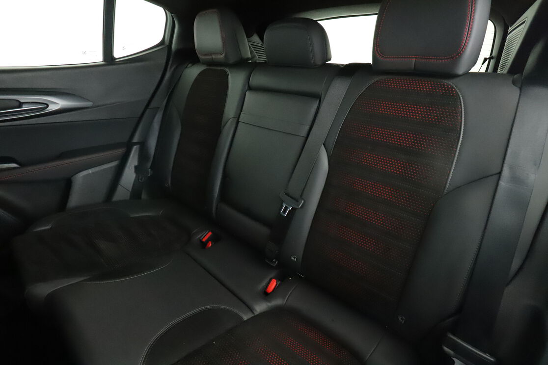 Interno sedili posteriori, dal lato guidatore