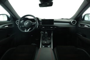 Interno anteriore dell'abitacolo, dal sedile posteriore