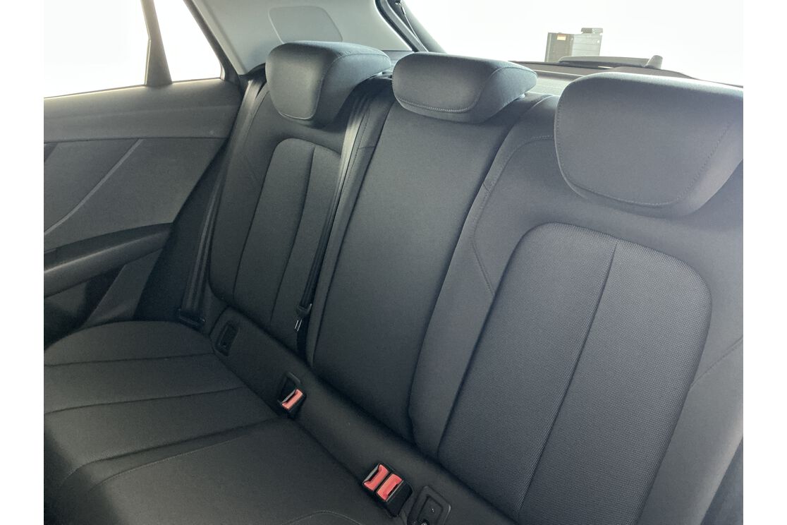 Interno sedili posteriori, dal lato guidatore