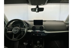 Interno anteriore dell'abitacolo, dal sedile posteriore