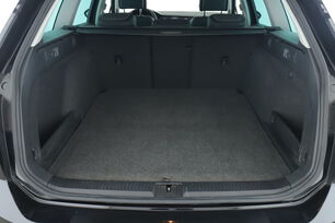 carDetails.imgAlt.interior.9