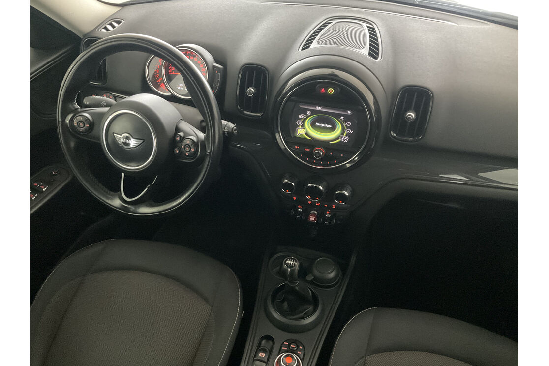 Interno lato guidatore, dal sedile posteriore