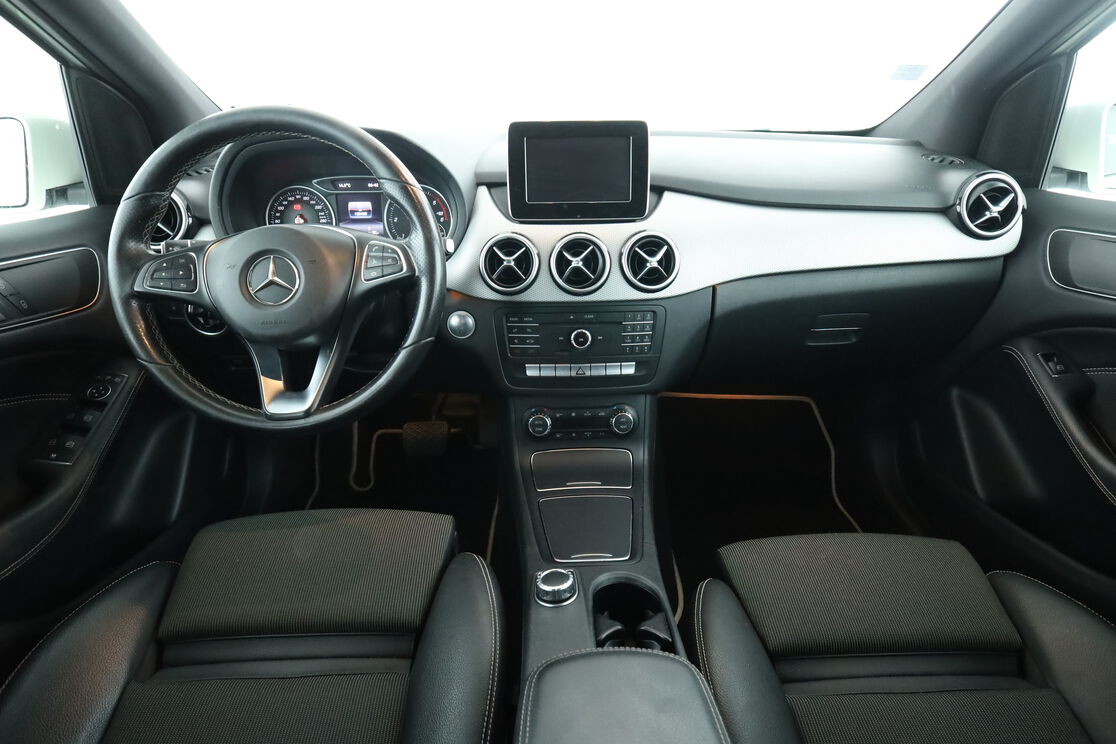 Intérieur avant de l'habitacle depuis le siège arrière