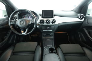 Intérieur avant de l'habitacle depuis le siège arrière