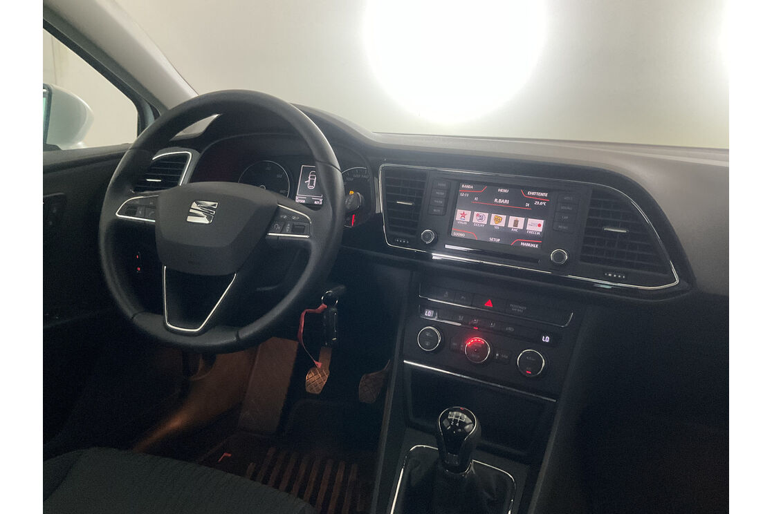 Interno lato guidatore, dal sedile posteriore