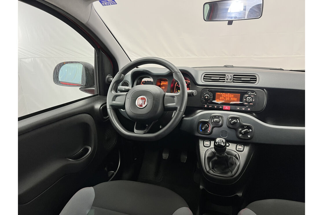 Interno lato guidatore, dal sedile posteriore